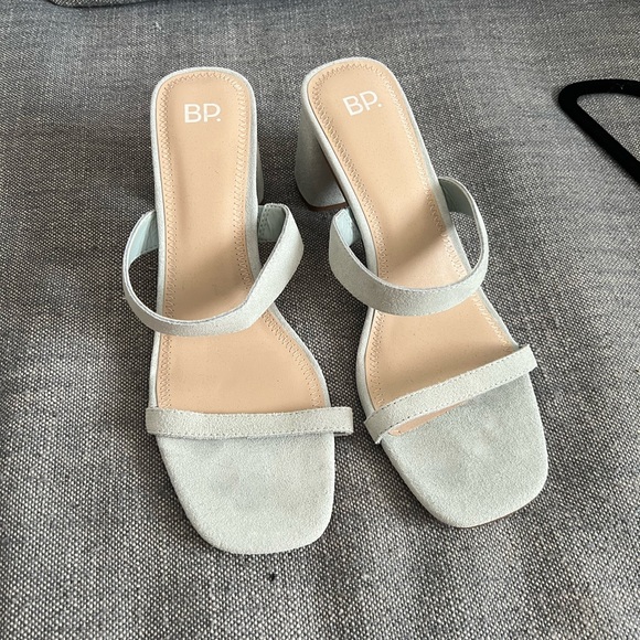 Never worn BP Emmie Block Heel Slide Sandal - Picture 2 of 3